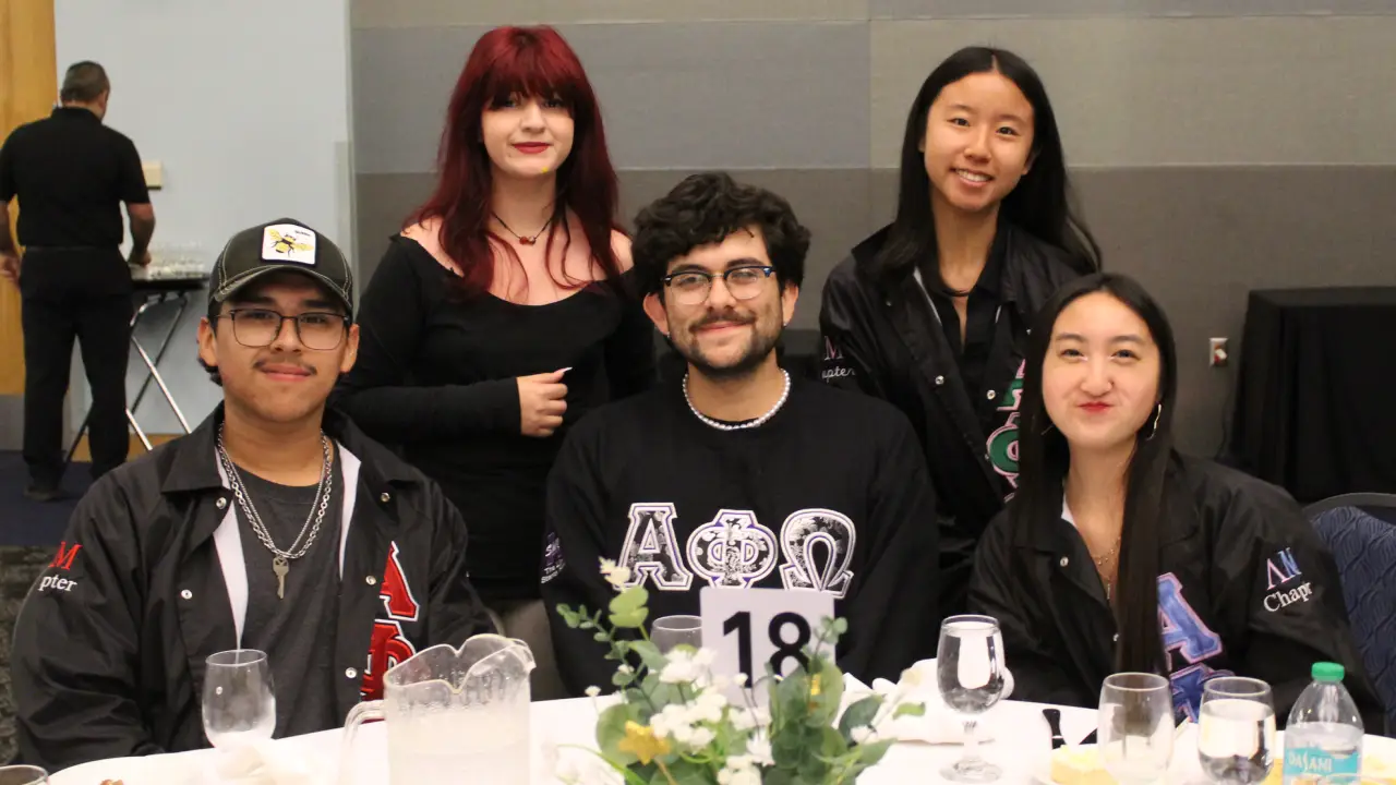 Students seated at a banquet table during a leadership event